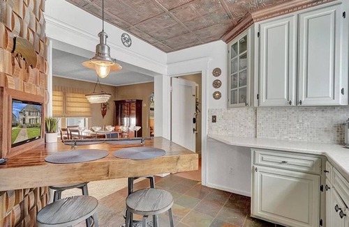 North Buffalo House | Large Group Retreat - 6BR Home w/3 Floors