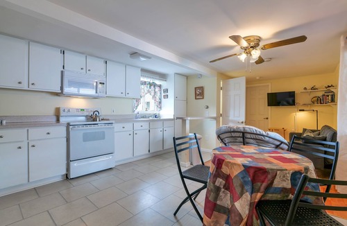 Ellsworth House | Large Open Concept 1BR/1Bath w Full Kitchen