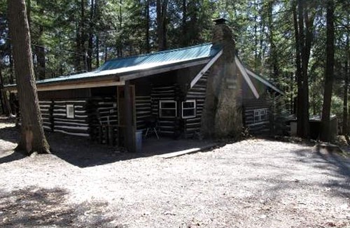 Clarington Cabin | Large, Pet-Friendly Cabin Rental for Amazing Family or Group Glamping near Cook Forest, PA