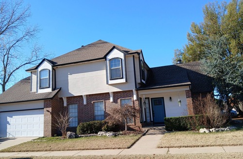Jenks House | Large Vacation Home in welcoming Jenks, close to major attractions & dining