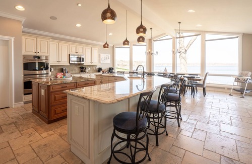 Eucha House | Large Waterfront w/Stellar Views of Grand Lake! Pvt Dock! 6Bed/4Bath, Sleeps 18!
