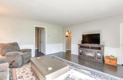 Ravenna House | Large Yard & Fire Pit: Pet-Friendly Ravenna Home!