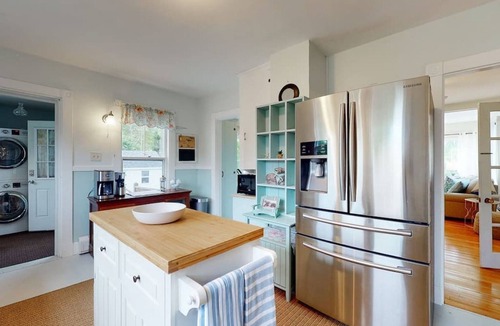 Pemaquid Beach House | Laughton House & Cottages: Steps away from Pemaquid Beach!