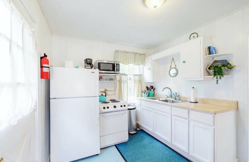 Pemaquid Beach House | Laughton House & Cottages: Steps away from Pemaquid Beach!