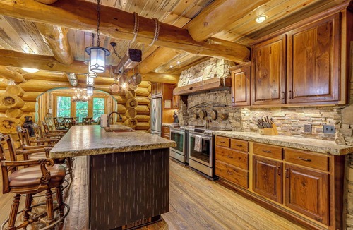Ranger Cabin | Laurelwood Lodge Theater Hot Tub 5BR Family Games