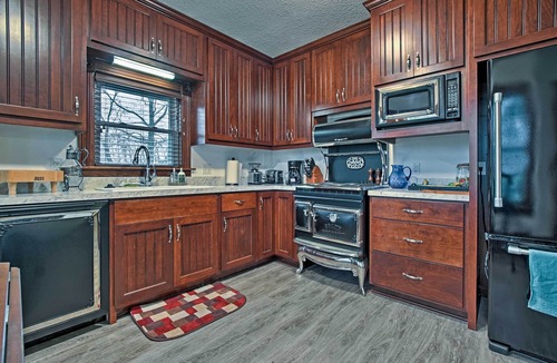Lecompton House | Lawrence Area Vacation Rental 15 Mi to Topeka!