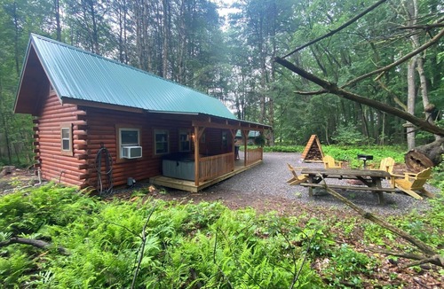 Leeper Cabin | Lazy Bear Log Cabin near Cook Forest State Park