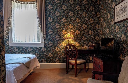Geneseo Bed & Breakfast | Lily of the Valley Room - Big Tree Inn