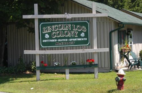 Lake George Resort | Lincoln Log Colony