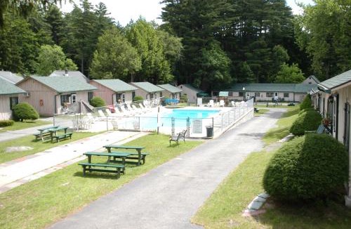 Lake George Resort | Lincoln Log Colony