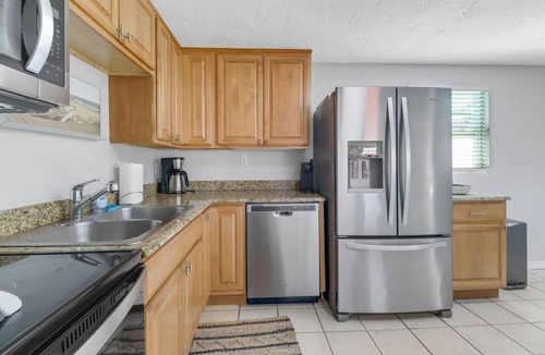 Naples Park Cottage | Little Beach House w/POOLandSPA - Vanderbilt Beach