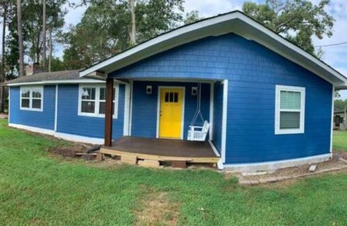 Mineola Cabin | Little Blue Cabin by Lake Holbrook
