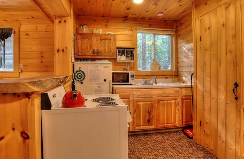 Rangeley House | LLR Guest House - Adorable guest cottage - perfect for overflow when renting Loon Lake Retreat!
