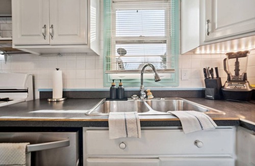 Mayfield Heights House | Location and Style Mayfield Heights 3 Bedroom