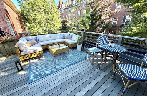 West End Apartment | Location, location! Prime- West End Studio. Walkable to entire city!