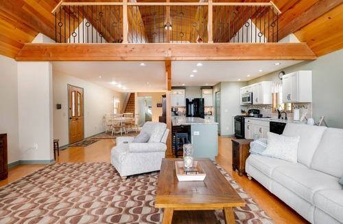 Bradford House | Lodge at the Lake - Exceptional lakefront home!