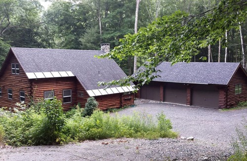 Sandgate Cabin | Log Cabin Rental for Eight Guests with Walk-Out Bedroom near Manchester, Vermont