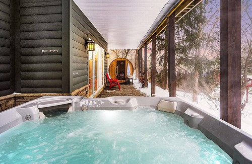 Ellicottville Cabin | 🏡 Log Cabin Stay w/Sauna, Hot Tub + Games Room – Close to Town!