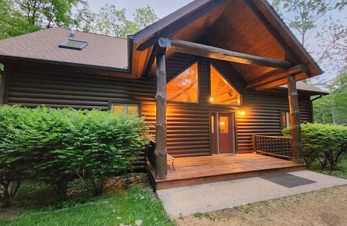 The Galena Territory Cabin | Log Lodge · Hot Tub · Game Room · King Suites