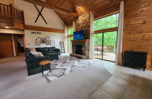 The Galena Territory Cabin | Log Lodge · Hot Tub · Game Room · King Suites