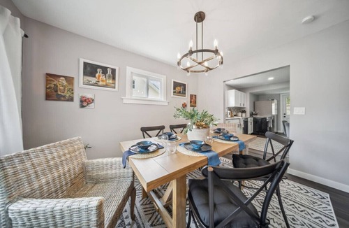 Mayfield Heights House | LONG TERM 30 plus days only, 3 Bedroom: King suite Mayfield