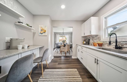 Mayfield Heights House | LONG TERM 30 plus days only, 3 Bedroom: King suite Mayfield