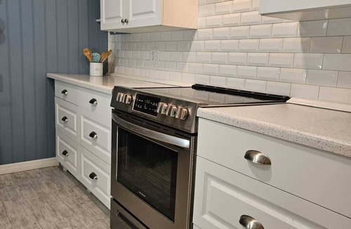 Naples Park Cottage | Long term winter getaway for snowbirds/December till March. 3 months minimum