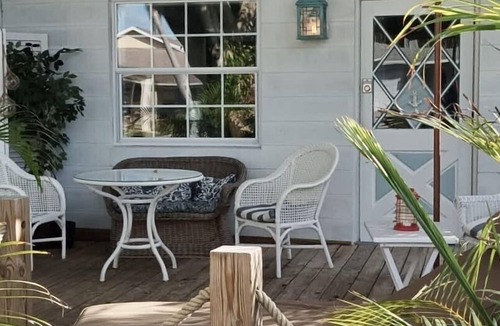 Naples Park Cottage | Long term winter getaway for snowbirds/December till March. 3 months minimum