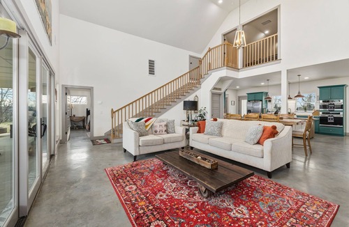 Fayetteville House | Lookout Lodge-Sand Volleyball-Hot Tub-Movie Room