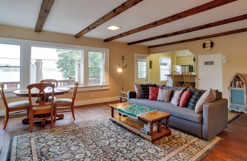 Scottsburg Cottage | Loon Lake Hideaway w/ Kayaks & Fishing Gear!