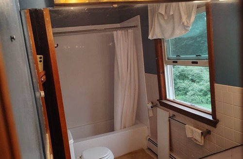 South China Bed & Breakfast | Lovely 1-bedroom bed & breakfast in charming China Maine