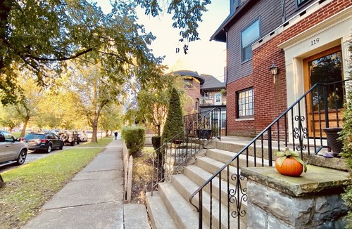 Albright Apartment | Lovely 2 Bdrm Apartment on Bidwell Pkwy off Elmwood - 2nd Floor