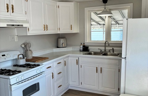 Erie House | Lovely 2-bedroom cozy house in Erie perfect for your getaway