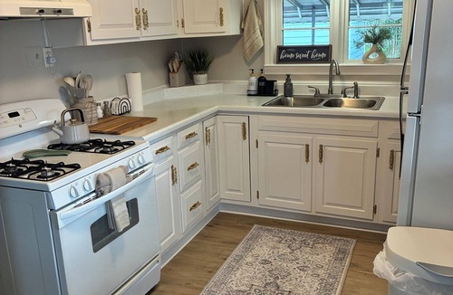 Erie House | Lovely 2-bedroom cozy house in Erie perfect for your getaway