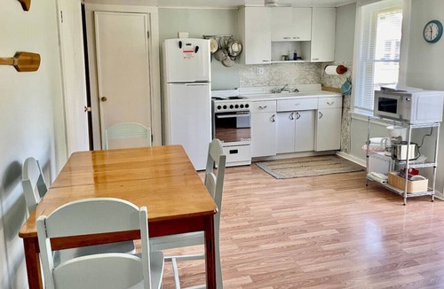 Geneva-on-the-Lake Cottage | Lovely 2 Bedroom GOTL Cottage -Pet Friendly! Sleeps 6.
