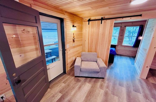Dedham Cabin | Lovely 3BR Lakefront Cottage @ Jenkins Beach #1
