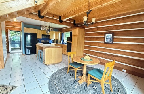 Homer Cabin | Lovely cabin in town with a great view in charming Homer Alaska. Pet friendly.