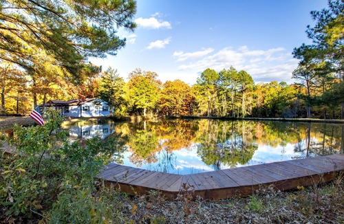 Wood County Cabin | Lovely cabin located on the edge of a stocked pond