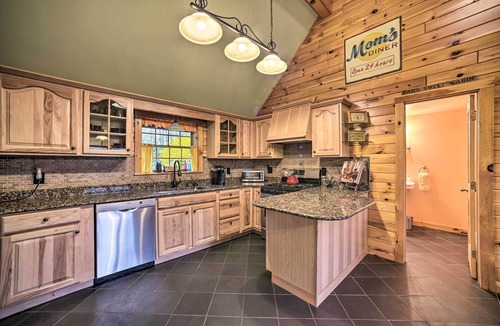 Fort Ann Cabin | Lovely Fort Ann Lodge - 10 Mi to Lake George!