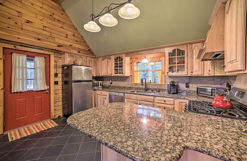 Fort Ann Cabin | Lovely Fort Ann Lodge - 10 Mi to Lake George!