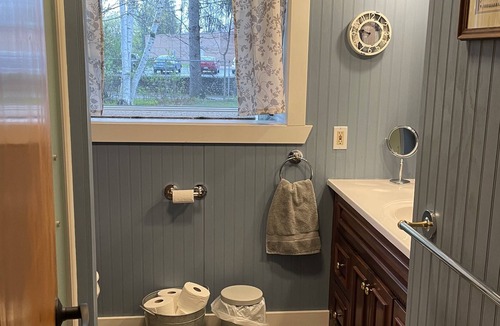 Jonesville House | Lovely home in quiet neighborhood