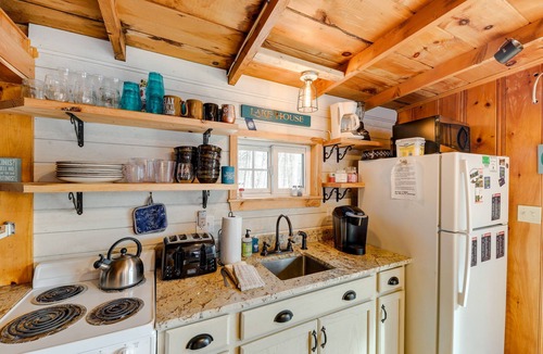 South Casco Cabin | Lovely Maine Cabin w/Deck, Gas Grill & Fire Pit!