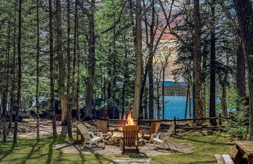 Fryeburg Cabin | Lovewell Lodge | Cozy Cabin w/Firepit and Kayaks
