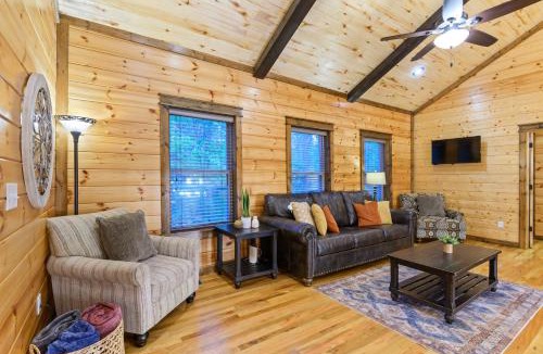 Broken Bow House | Low Rider Lodge - Backs to Pine Forest and ATV Trail Access from Driveway