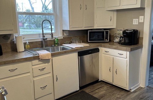 Niagara County House | Lucy's Lake House, Lake view, One block from Lake Ontario, Peaceful & Spacious