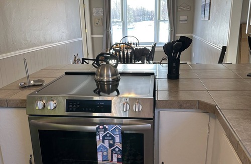Niagara County House | Lucy's Lake House, Lake view, One block from Lake Ontario, Peaceful & Spacious