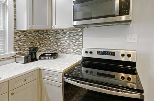 Rochester House | Lux 3BR, King Bed, Parking, Near UofR & Airport
