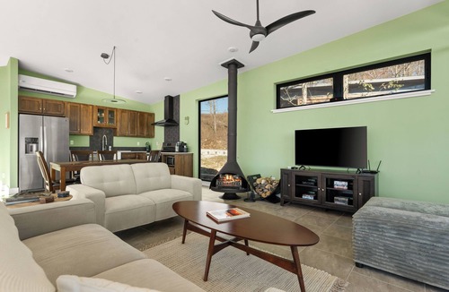 Harrison Cabin | Lux Cabin Mountain Escape - Scenic Views, River, Hiking, Kayaking