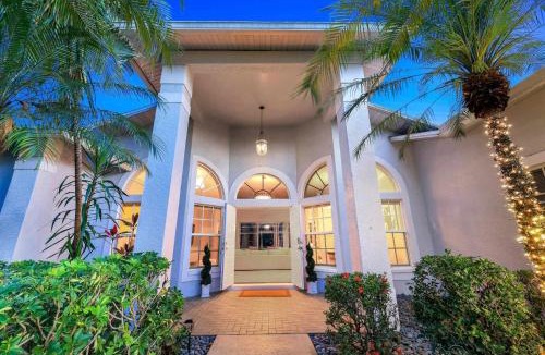 Naples Park Villa | Lux Family 3 BR With Pool Villa Walk To Beach and Mercato