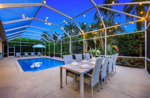 Naples Park Villa | Lux Family 3 BR With Pool Villa Walk To Beach and Mercato